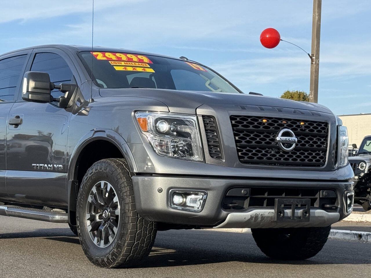 Used 2019 Nissan Titan PRO-4X w/ Pro-4x Convenience Package AWD/4WD image 2