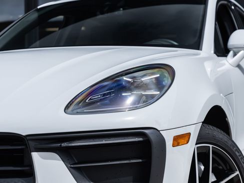 Certified 2025 Porsche Macan AWD/4WD image 17