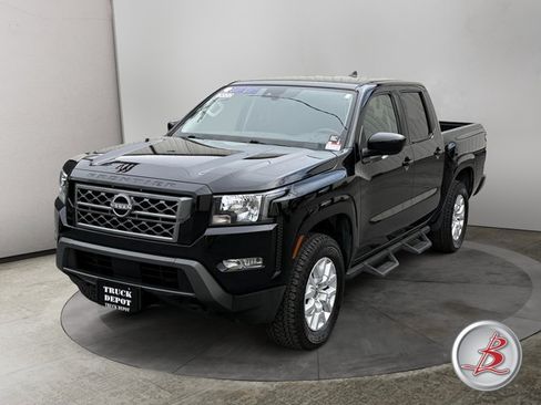 Used 2022 Nissan Frontier SV AWD/4WD image 3