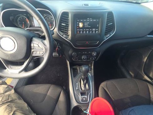 Used 2019 Jeep Cherokee Latitude w/ Popular Appearance Group FWD image 14