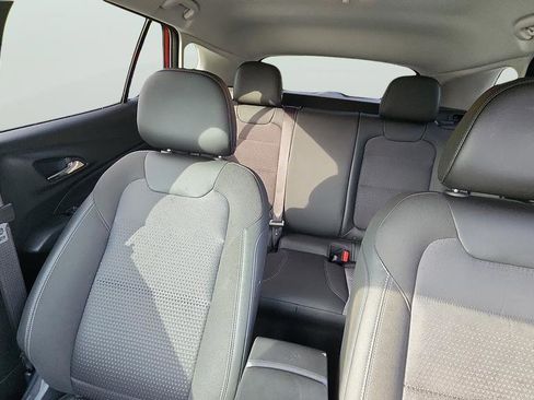 Used 2025 Chevrolet Trax LT w/ LT Convenience Package FWD image 21