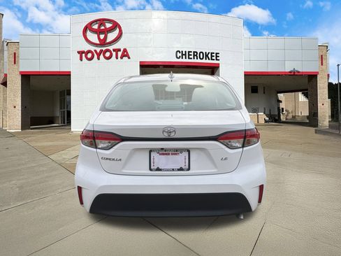 Used 2025 Toyota Corolla LE image 6
