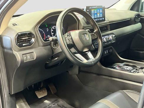 Used 2025 Honda Pilot EX-L image 9