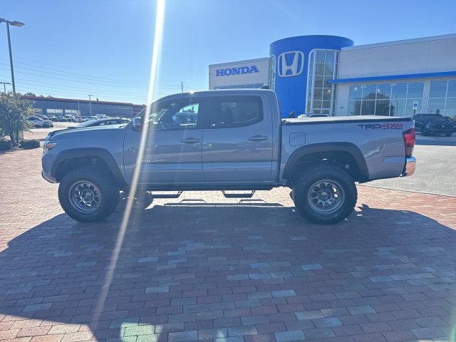Used 2019 Toyota Tacoma TRD Off-Road AWD/4WD image 33