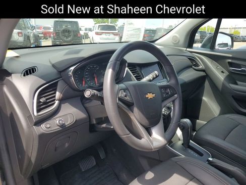 Used 2022 Chevrolet Trax LT w/ Midnight Edition AWD/4WD image 8