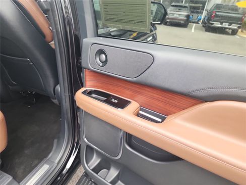 Used 2022 Lincoln Navigator L Reserve w/ Monochromatic Package AWD/4WD image 23