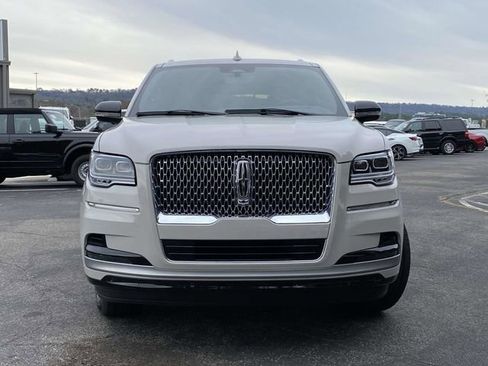 Used 2024 Lincoln Navigator Reserve image 9