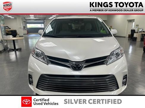 Used 2019 Toyota Sienna XLE w/ XLE Navigation Package AWD/4WD image 3