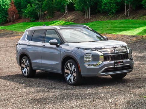 New 2025 Mitsubishi Outlander SEL image 12