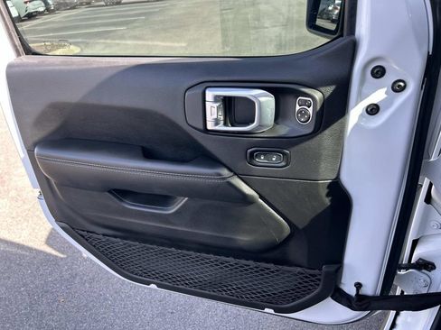 Used 2022 Jeep Wrangler Unlimited Rubicon w/ Dual Top Group AWD/4WD image 29