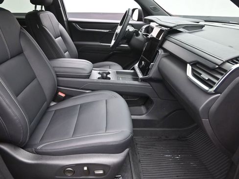 Used 2024 GMC Acadia Elevation w/ Luxury Package image 7