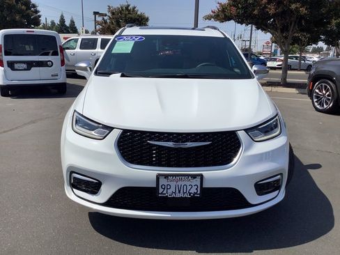 Used 2024 Chrysler Pacifica Pinnacle image 4