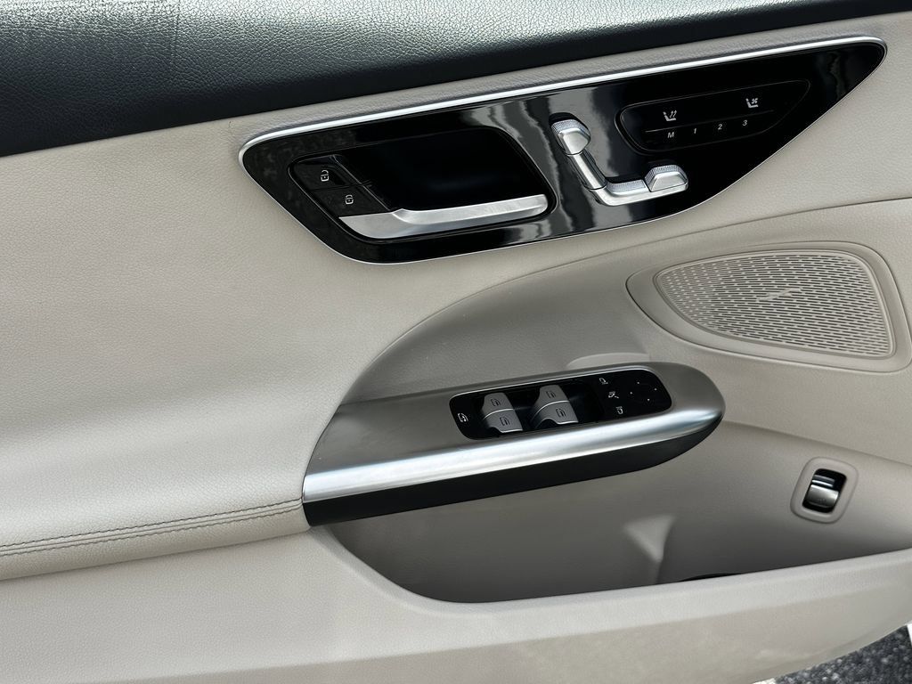 Certified 2025 Mercedes-Benz C 300 Sedan image 11