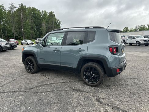 Used 2017 Jeep Renegade Altitude AWD/4WD image 6