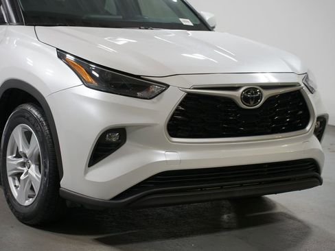 Certified 2024 Toyota Highlander LE image 4