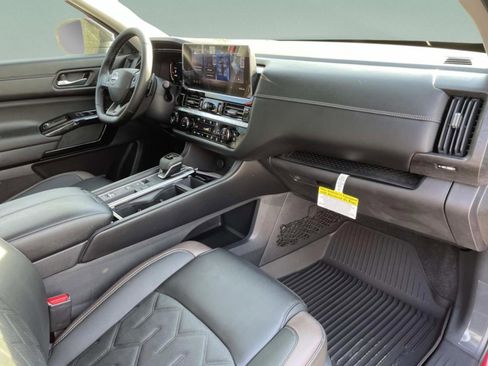 New 2026 Nissan Pathfinder Platinum FWD image 21