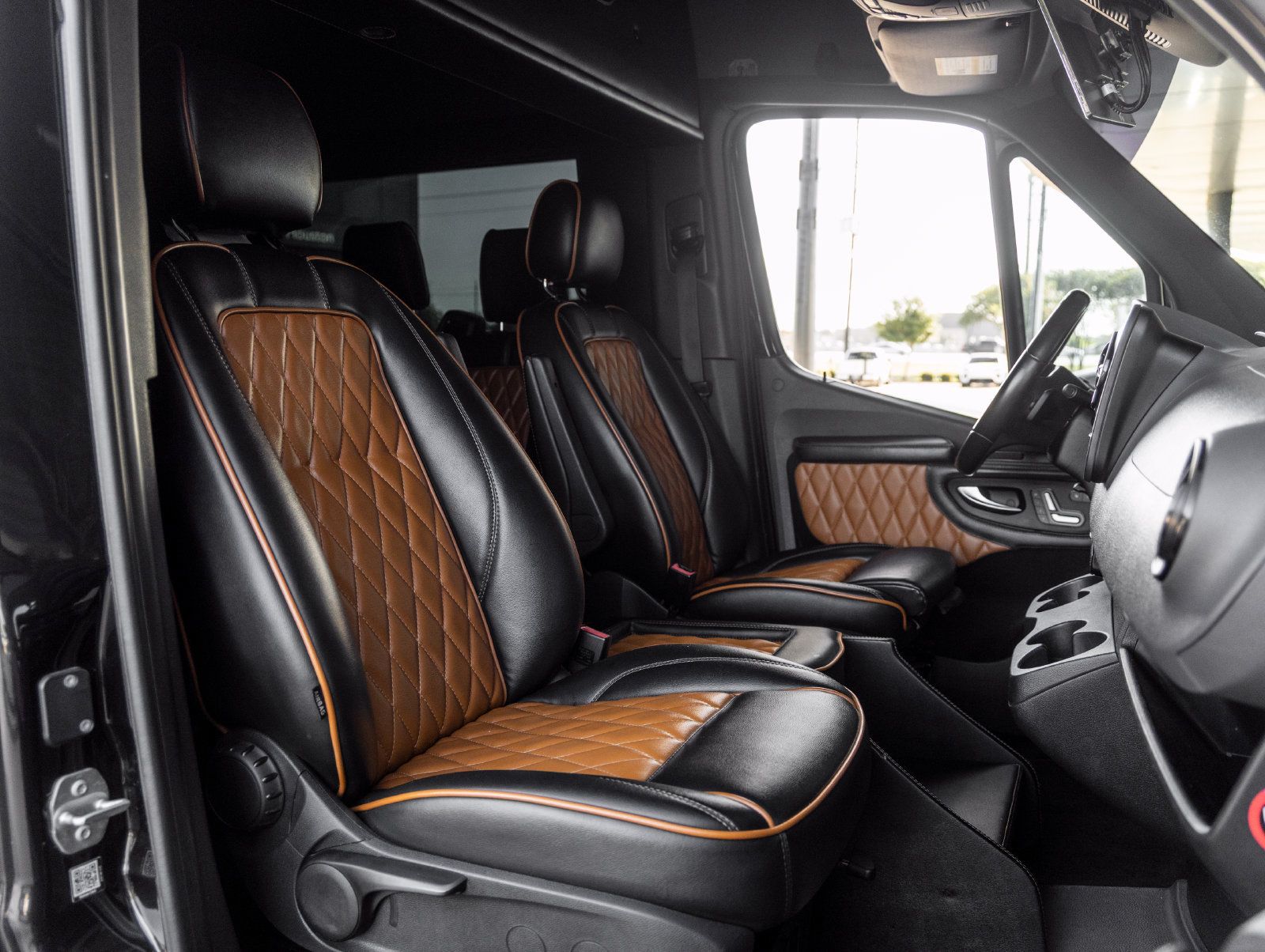 Used 2019 Mercedes-Benz Sprinter 2500 image 40