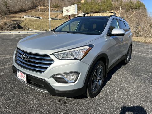 Used 2016 Hyundai Santa Fe SE w/ Option Group 03 image 3