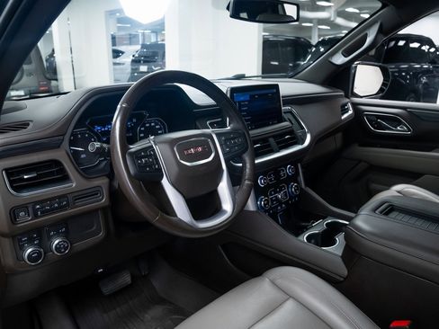 Used 2021 GMC Yukon SLT w/ SLT Premium Package image 19