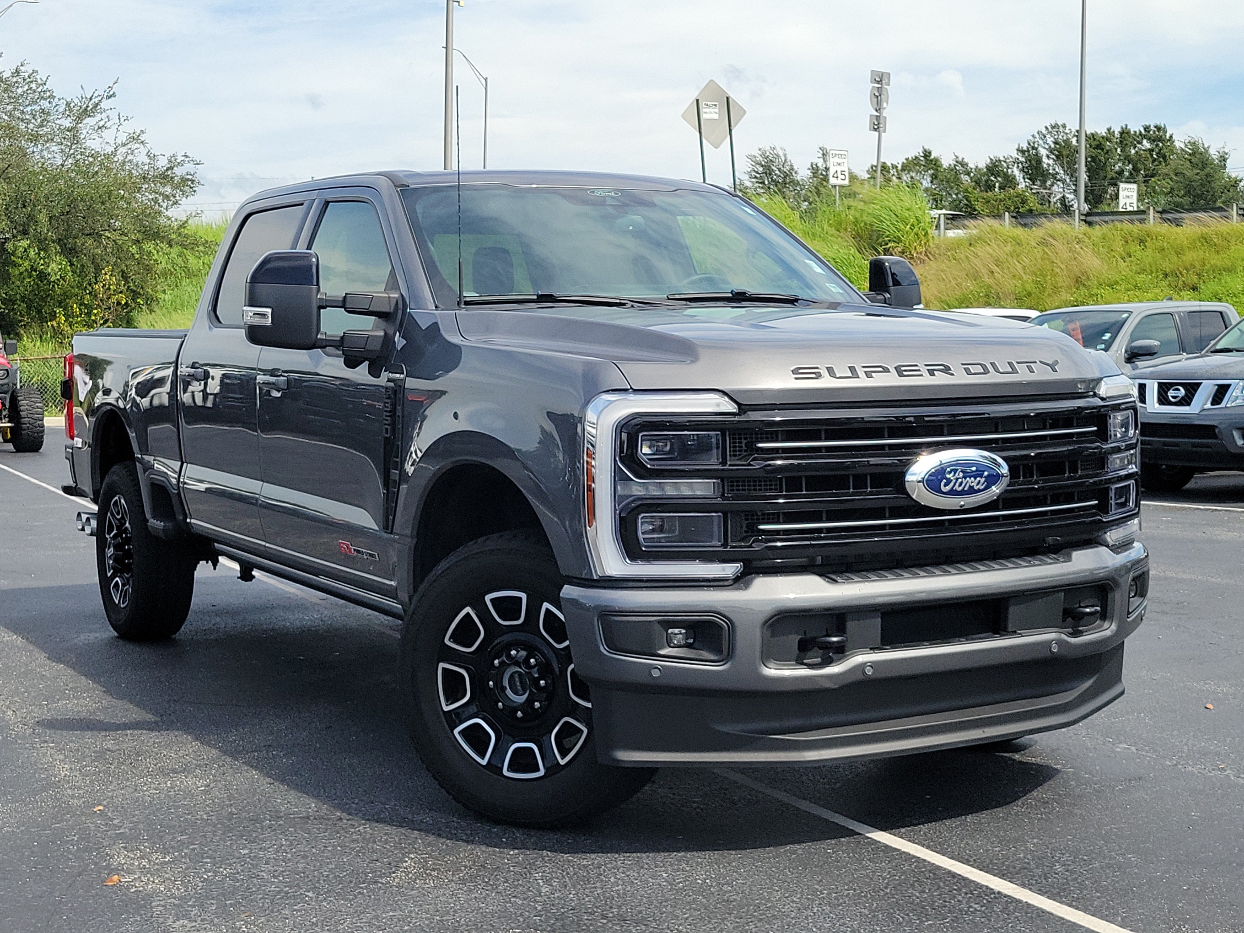 Used 2025 Ford F350 Platinum w/ FX4 Off-Road Package AWD/4WD image 1
