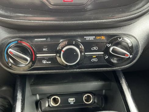Used 2020 Kia Soul LX FWD image 17