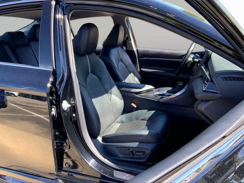 Used 2024 Toyota Camry XSE FWD image 9