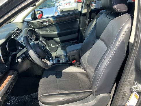 Used 2018 Subaru Outback 3.6R Limited image 11