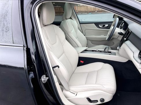 Used 2025 Volvo V60 B5 Cross Country Plus image 10