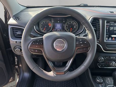 Used 2022 Jeep Cherokee Trailhawk image 12