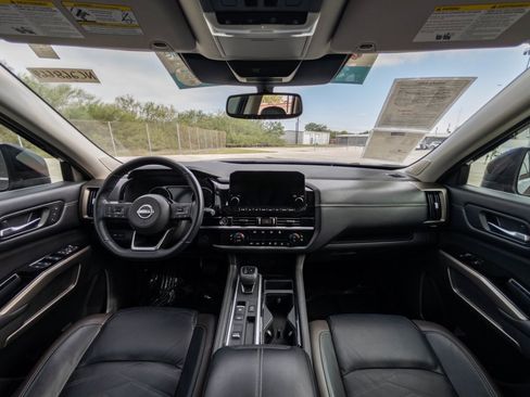 Used 2022 Nissan Pathfinder Platinum w/ Cargo Package image 19