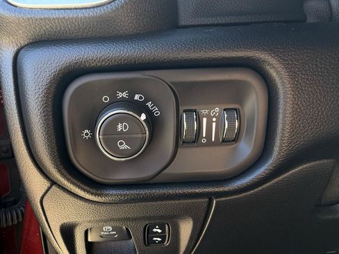 Used 2019 RAM 1500 Laramie AWD/4WD image 79