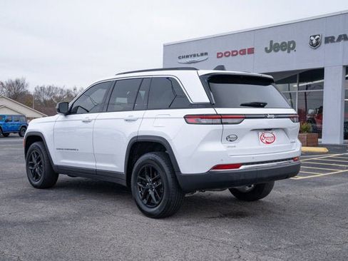 Certified 2025 Jeep Grand Cherokee Laredo X image 3