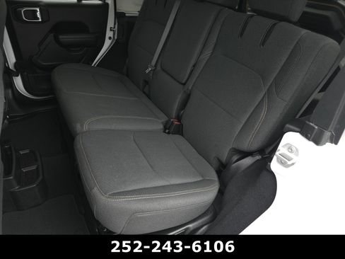 Used 2024 Jeep Wrangler Unlimited w/ Convenience Group AWD/4WD image 28