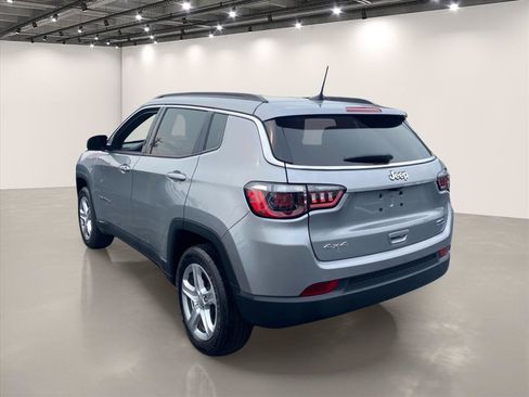 Used 2023 Jeep Compass Latitude w/ Convenience Group AWD/4WD image 5