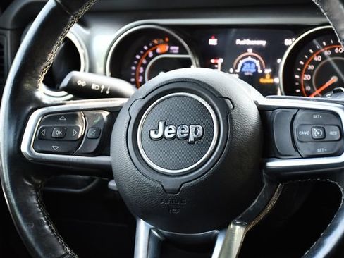 Used 2019 Jeep Wrangler Unlimited Sahara AWD/4WD image 27