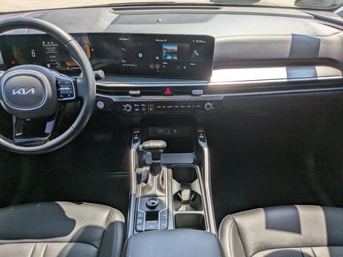 Certified 2025 Kia Sorento S FWD image 16