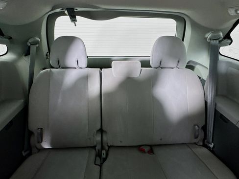 Certified 2020 Toyota Sienna L FWD image 26