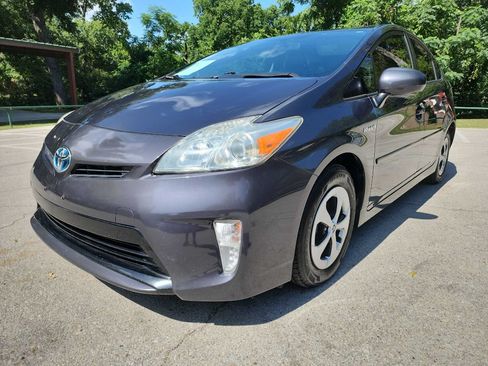 Used 2013 Toyota Prius Two FWD image 3