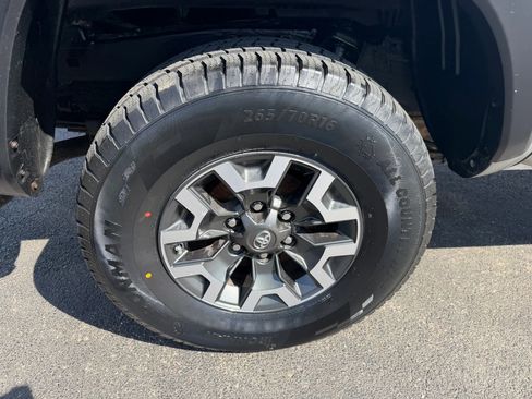 Used 2019 Toyota Tacoma TRD Off-Road image 46