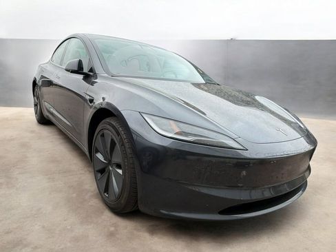 Used 2025 Tesla Model 3 image 21