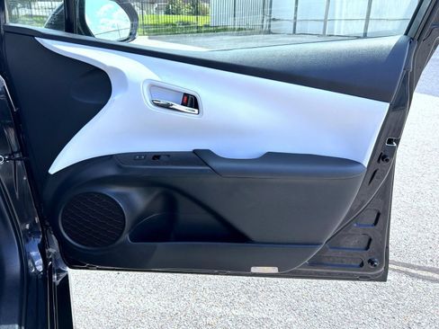 Used 2019 Toyota Prius LE AWD/4WD image 15