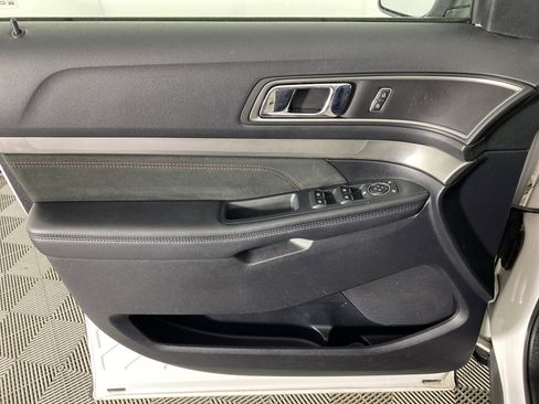 Used 2019 Ford Explorer XLT w/ Equipment Group 202A image 15