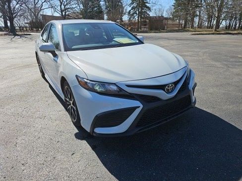 Used 2024 Toyota Camry SE image 8