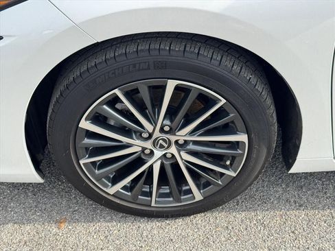 Used 2024 Lexus ES 300h w/ Premium Package image 13