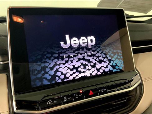 Used 2025 Jeep Compass Limited image 6