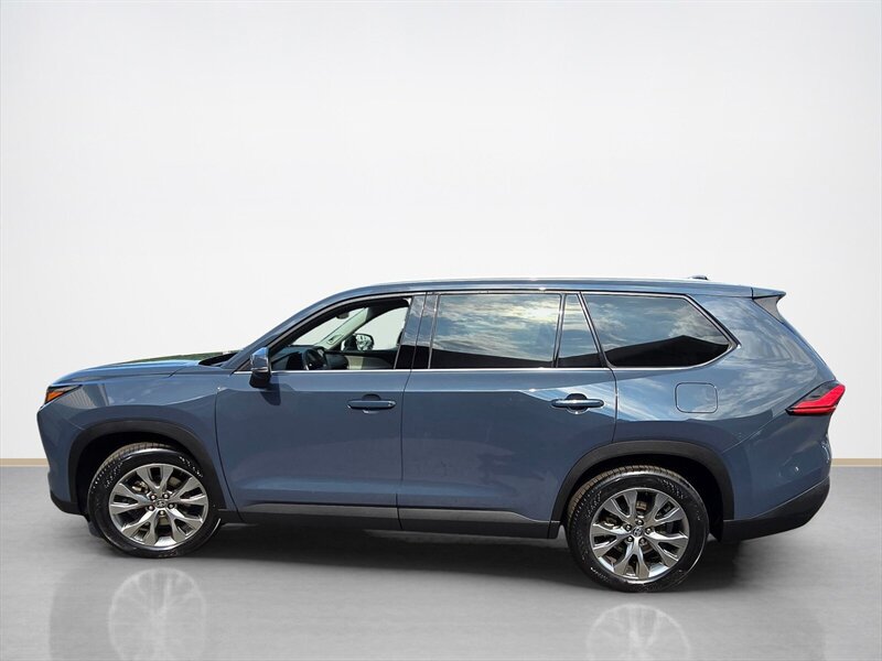Used 2024 Toyota Grand Highlander AWD image 7