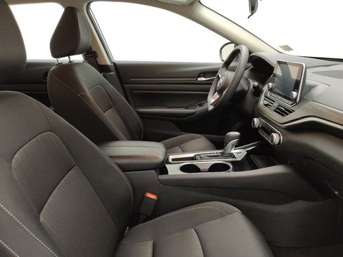 Used 2024 Nissan Altima 2.5 SV image 21