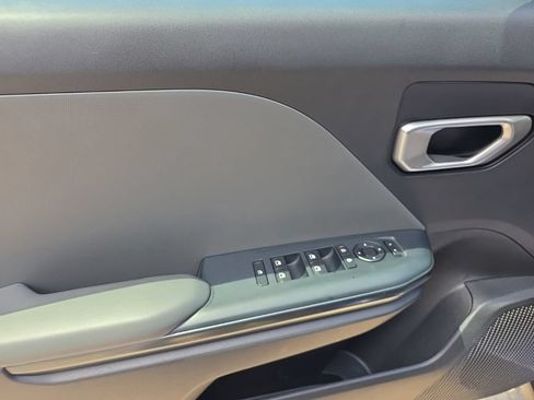 Used 2025 Kia K4 FWD image 19