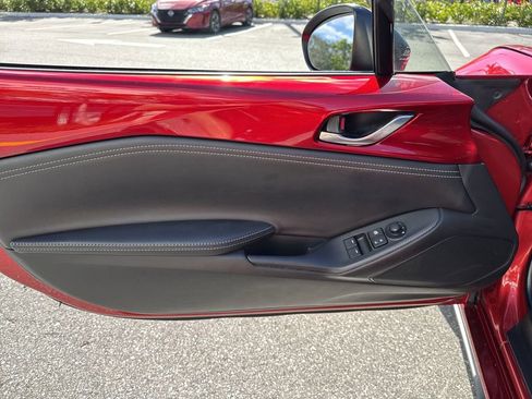 Used 2021 MAZDA MX-5 Miata Club image 38