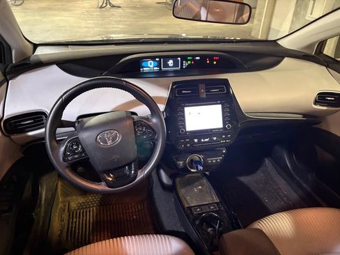 Used 2022 Toyota Prius Prime LE FWD image 11